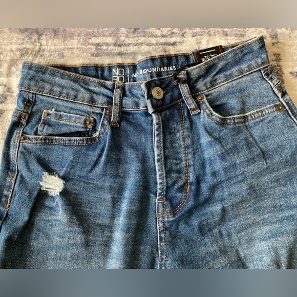 No Boundaries' Boyfriend Jeans Size 1 - Picture 4 of 11